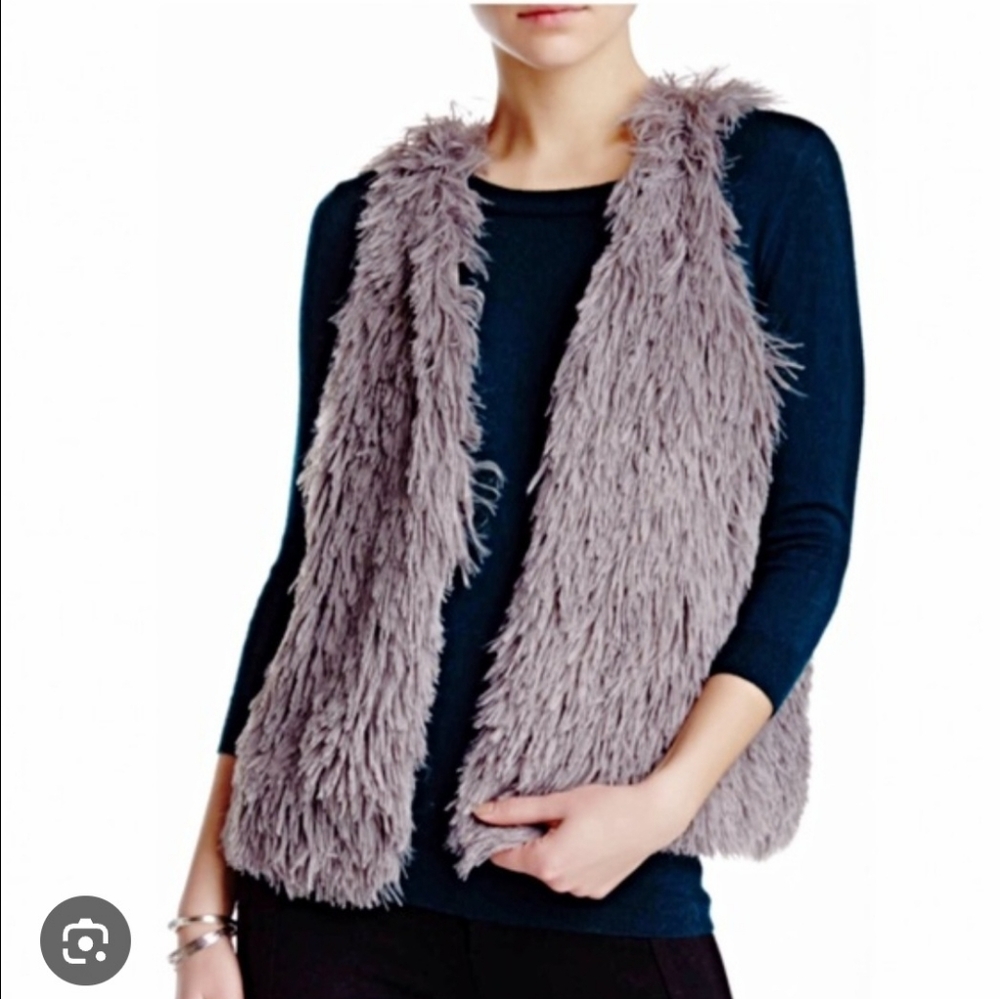 FOREVER 21 WOMEN'S GRAY FAUX FUR VEST SIZE MEDIUM